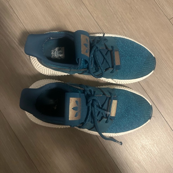 Adidas running shoes - Picture 2 of 4